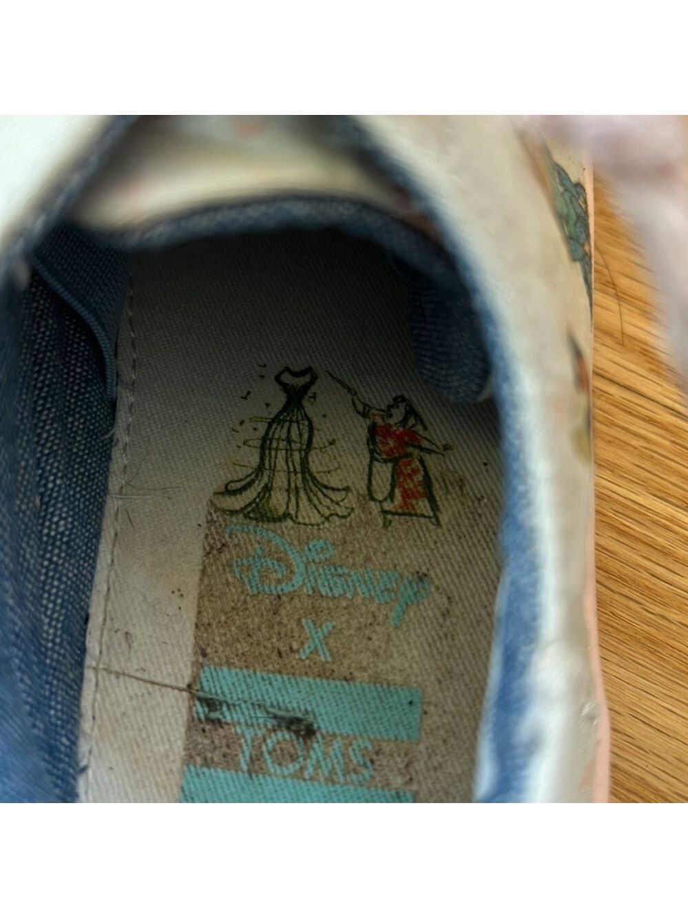 Disney TOMS Princess Aurora Sleeping Beauty Girls Size 3 Sneakers - Picture 10 of 11